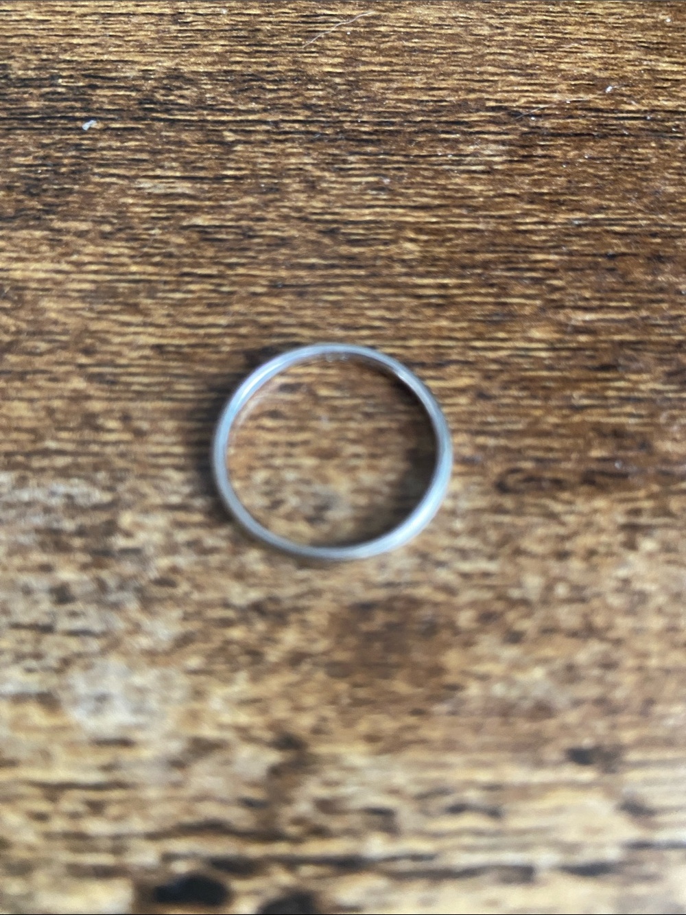 Women’s 10 k white gold wedding band size 5